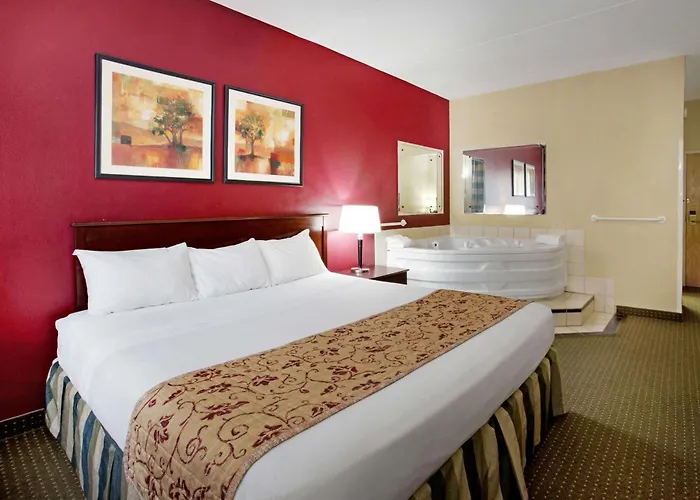 Ramada By Wyndham Bettendorf