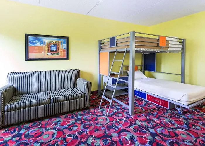 Ramada By Wyndham Bettendorf