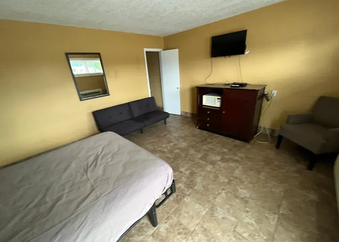 Budget Inn Decatur Priceville