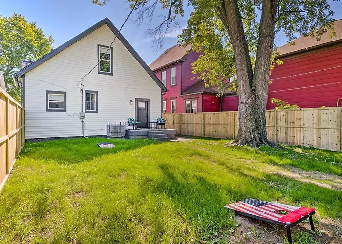 Quaint + Cozy Indianapolis Getaway W/ Yard!