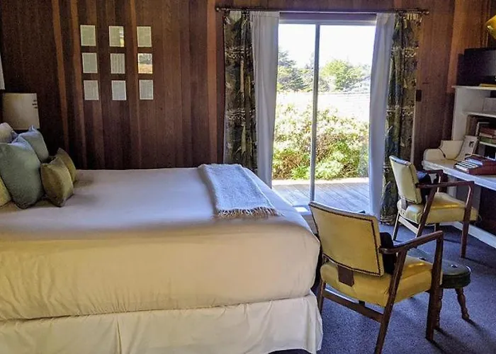 The Andiron Seaside Inn & Cabins