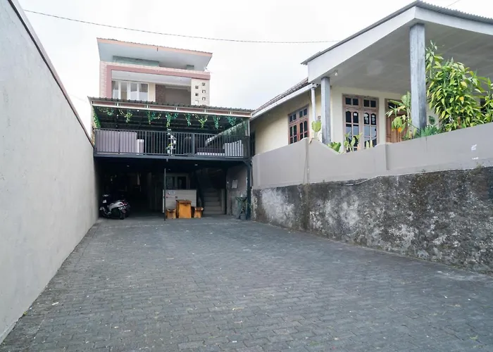 Reddoorz At Villa Akbar 3