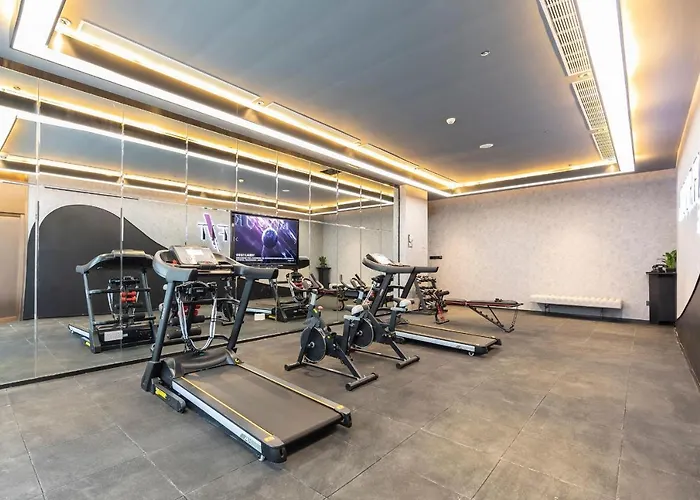 Atour Hotel Zhengzhou East Station Longzi Lake