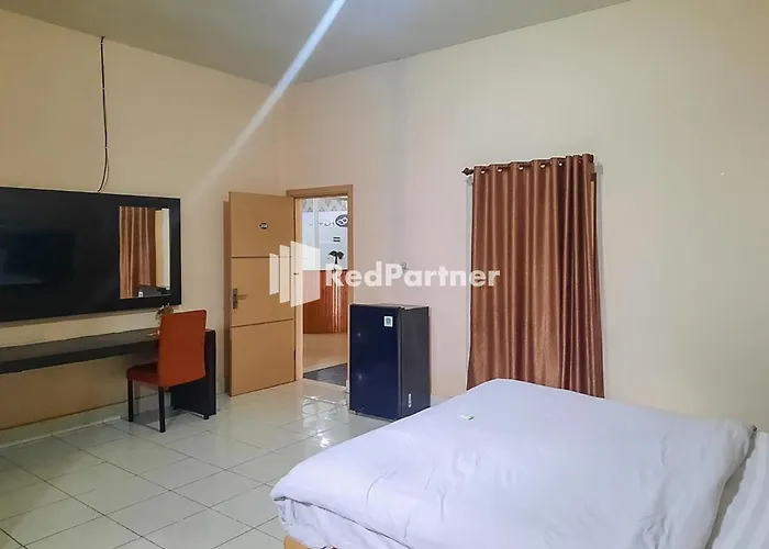 Hotel Puri Yasmin Potowanua Lasusua Mitra Reddoorz
