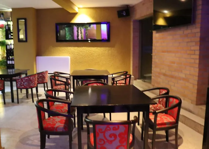 Leonchic - Guest House Com Piscina De Agua Salgada