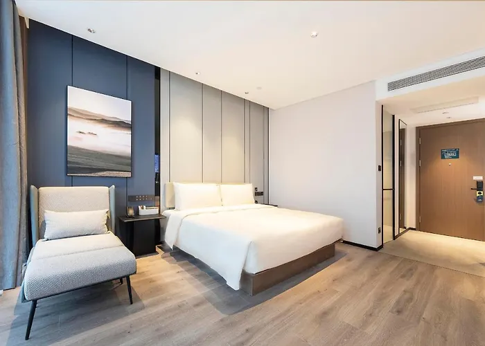 Atour Hotel Zhengzhou East Station Longzi Lake