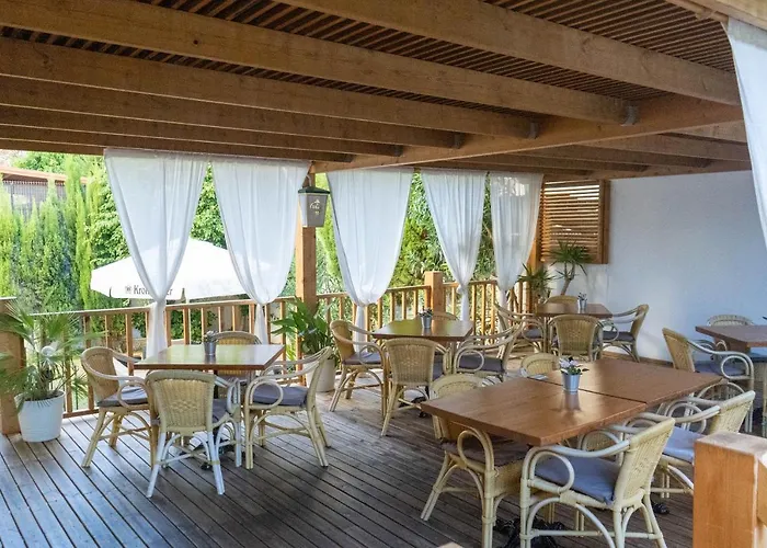 Coral Beach House & Food (Adults Only)