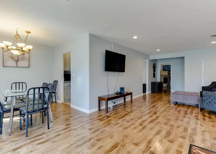 4 Bedroom House With A Pool