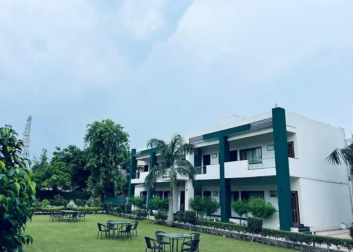 Hotel Whistling Greens