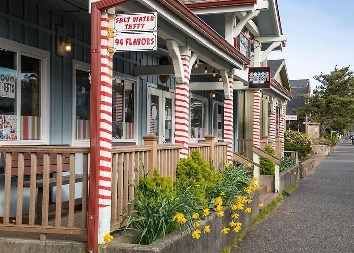 Cannon Beach Retreat: Oceanfront Suites with Fireplaces