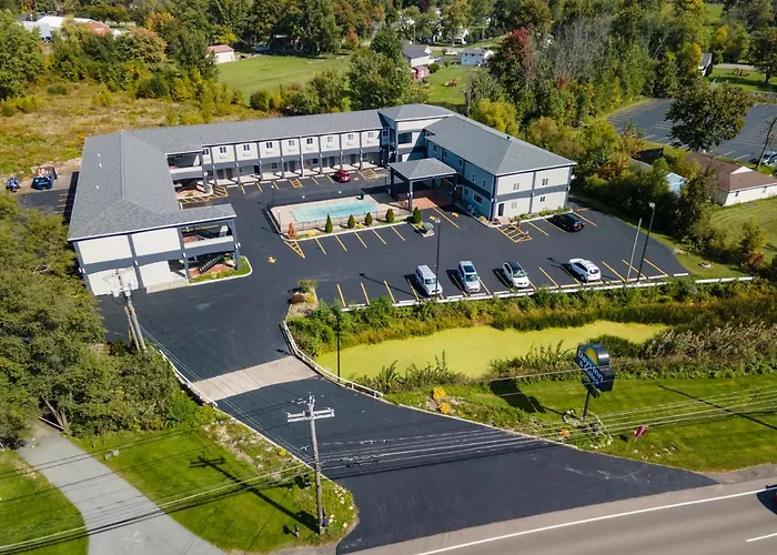 Days Inn & Suites By Wyndham Niagara Falls/Buffalo