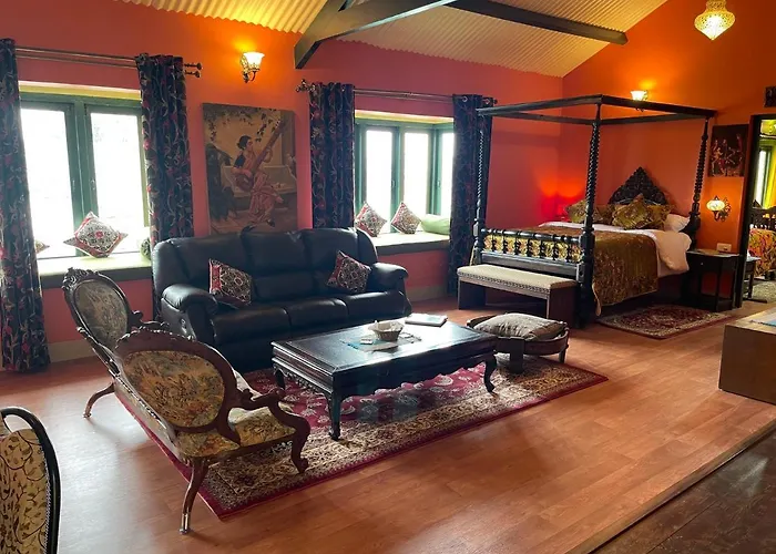 Habba Kadal Kashmiri Heritage Hotel & Hub