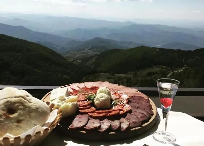 Milmari - Breakfast And Pool