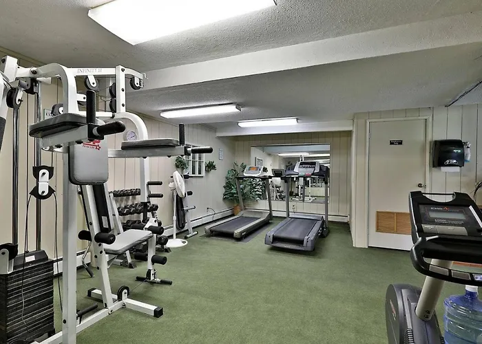 118 Cedarbrook Hotel Room