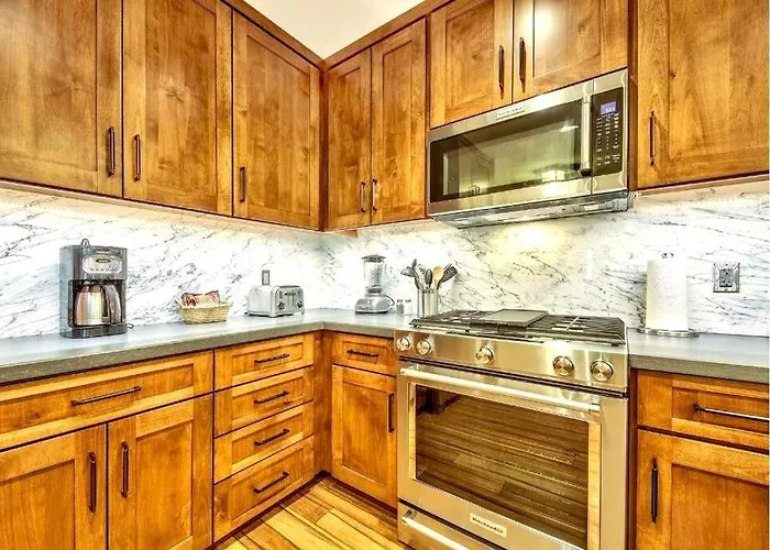 Ski In/Out - Zalanta - Great Location- 2 Hot Tubs - Heated Pool