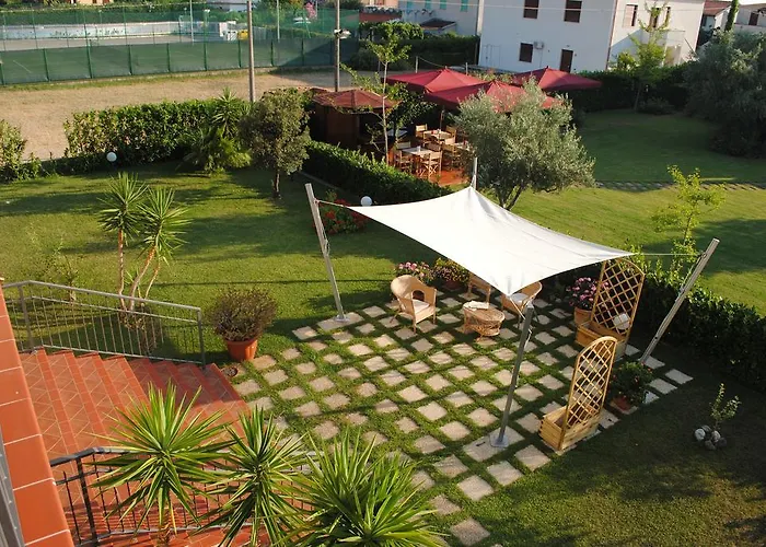 Larus Hotel