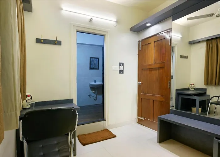 Mannars Deluxe Lodge