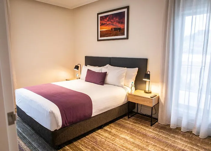 Porter'S Plainland Hotel
