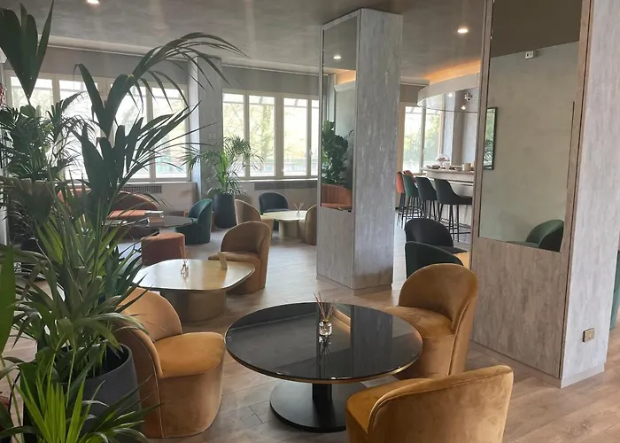 Hotel Embassy