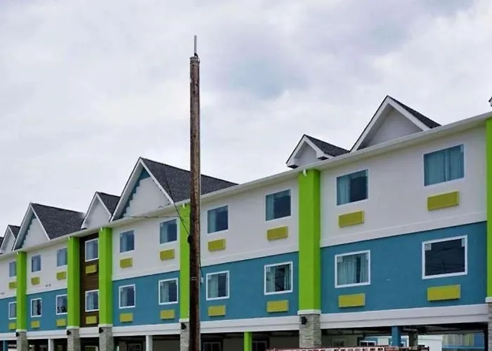 The Waves Hotel, An Ascend Collection Hotel