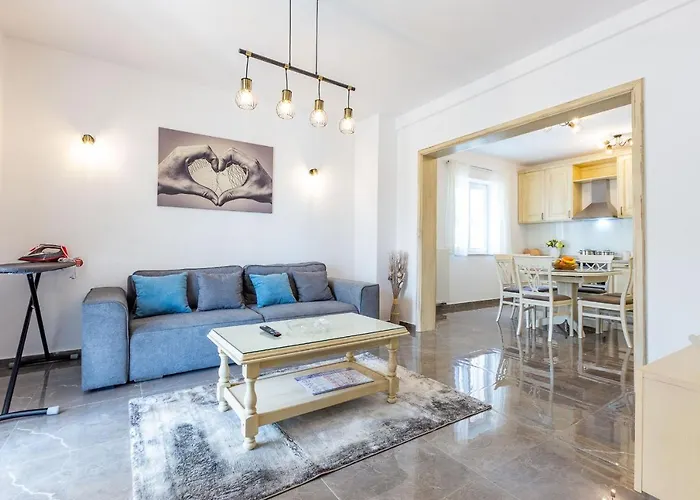 Mp Luxury Holiday Home With Swimming Pool