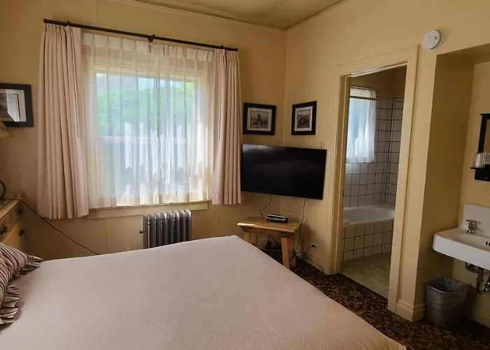 Historic Dow Hotel