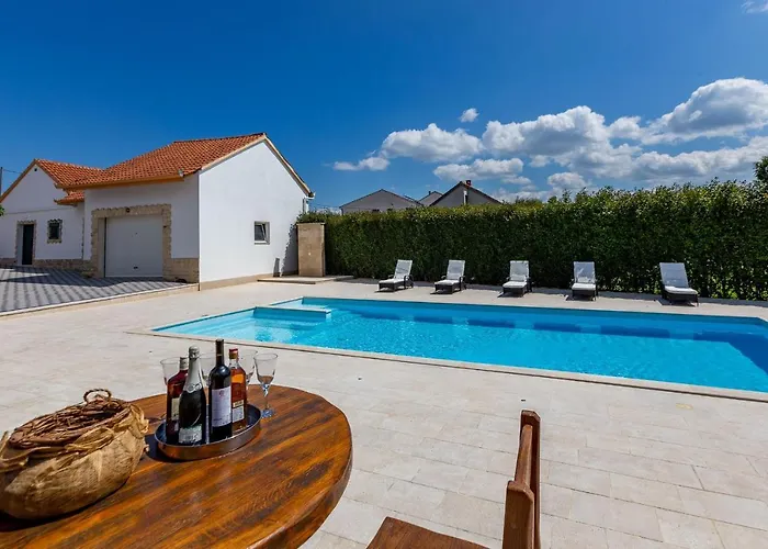 Mp Luxury Holiday Home With Swimming Pool