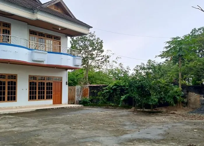 Hotel O Wisma Deli Syariah Near Rsud Nene Mallomo Sidenreng Rappang