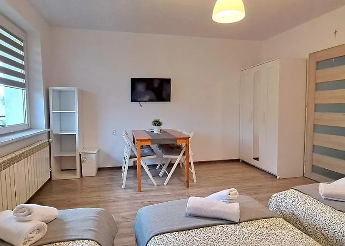 Pokoje I Apartamenty Na Szkolnej