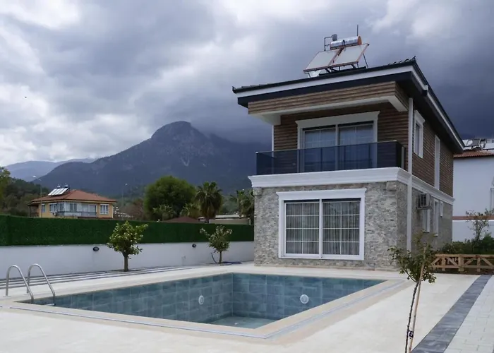 Amore Hotel Teki̇Rova