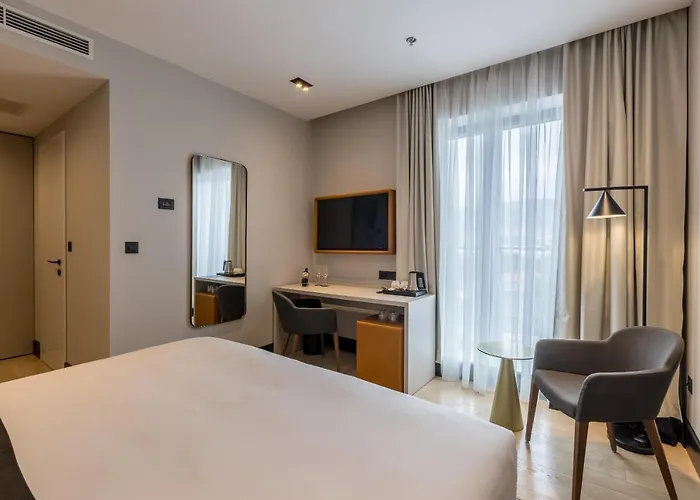 Cora Hotel