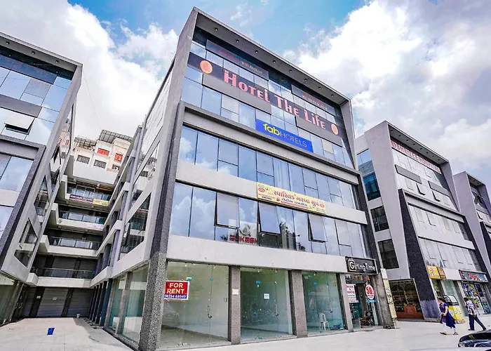 Fabhotel The Life, Surat Airport