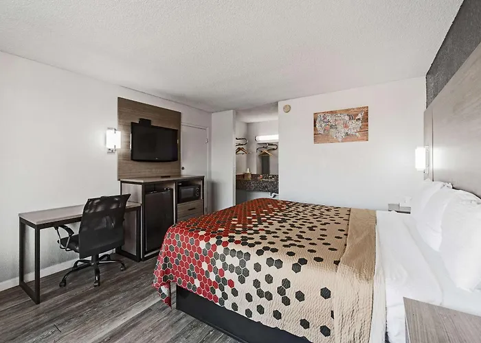 Econo Lodge Inn & Suites Near Bricktown