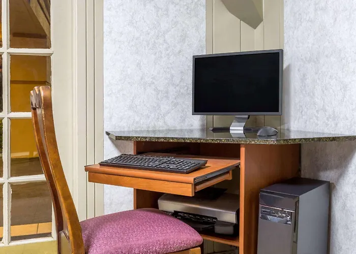 Howard Johnson By Wyndham Athens