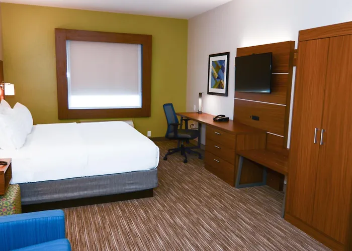 Holiday Inn Express Hotel & Suites New Boston By Ihg