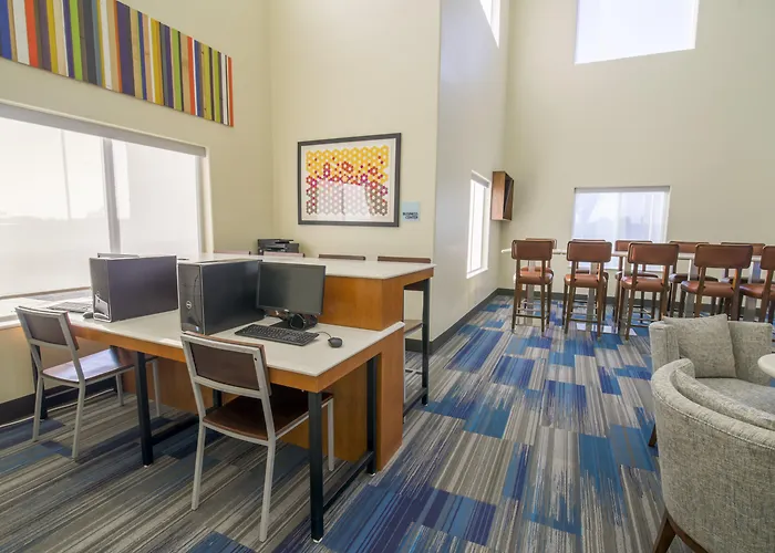 Holiday Inn Express & Suites Raymondville By Ihg
