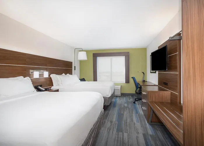 Holiday Inn Express Kansas City - At The Legends! By Ihg