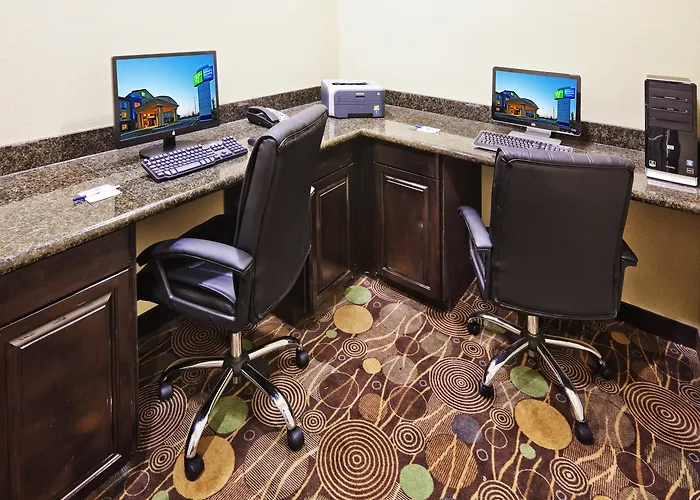 Holiday Inn Express Hotel And Suites Okmulgee