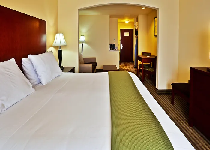 Holiday Inn Express & Suites Perry By Ihg