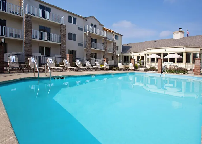 Holiday Inn Express Hotel & Suites Pittsburgh Airport By Ihg