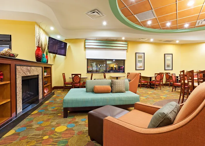 Holiday Inn Express & Suites Greensboro - I-40 At Wendover By Ihg