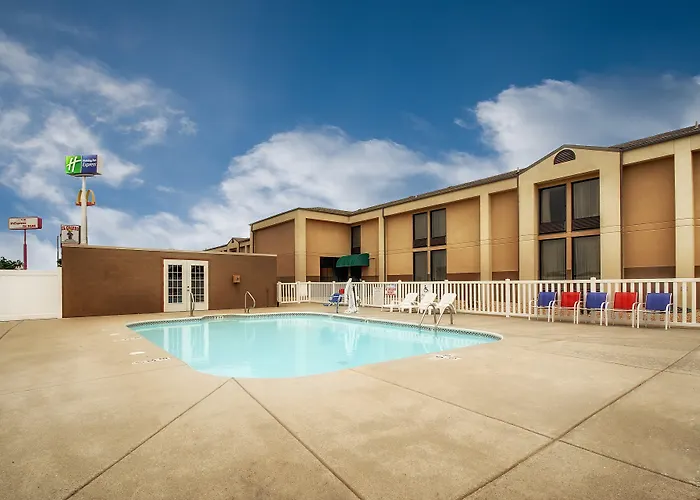 Holiday Inn Express Marshfield - Springfield Area By Ihg