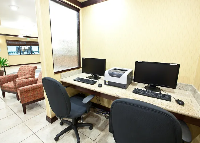 Holiday Inn Express Plymouth By Ihg