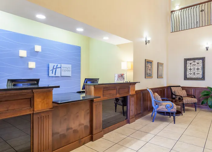 Holiday Inn Express Hotel & Suites Clarksville