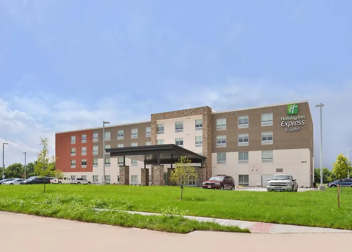 Holiday Inn Express & Suites Omaha Airport By Ihg