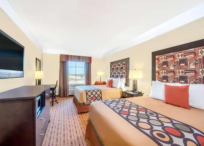 Super 8 By Wyndham Hidalgo At La Plaza Mall & Mcallen Airport