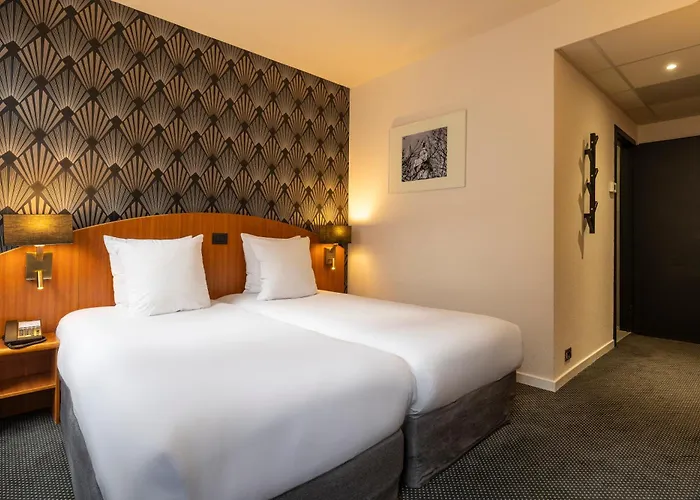 Aris Grand Place Hotel