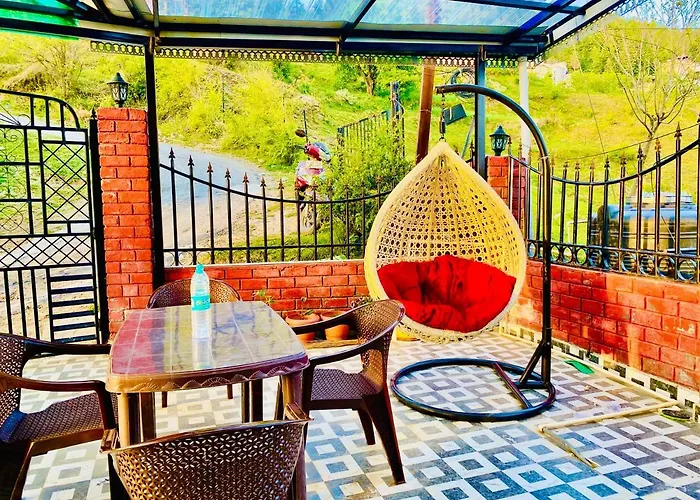 Staynest Mashobra With Balcony- A Peacefull Stay