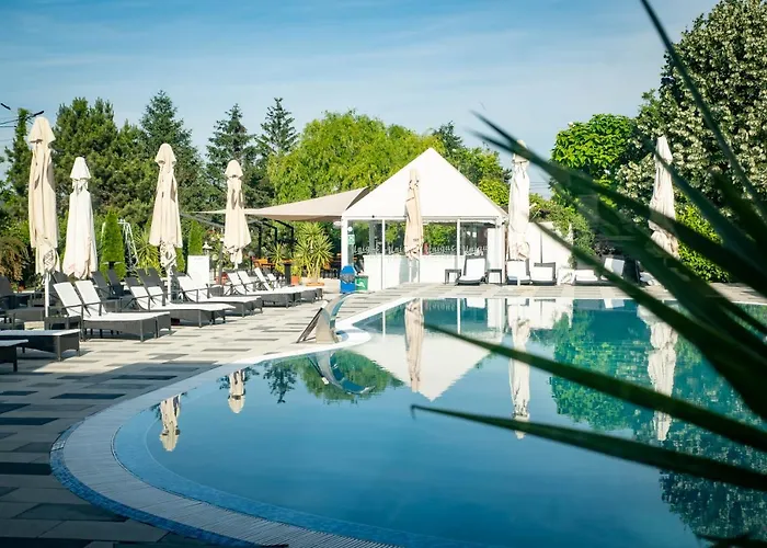 Unique Garden Hotel