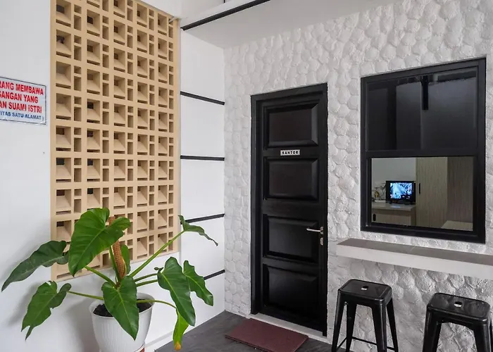 Reddoorz Syariah Near Perempatan Kartasura